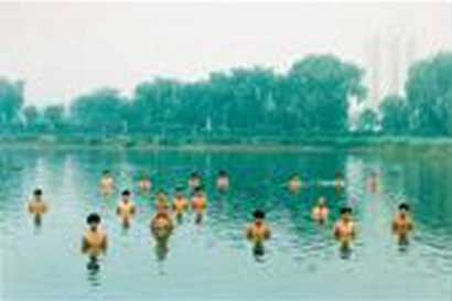 张洹 1997年作 为鱼塘水位增高（中景）